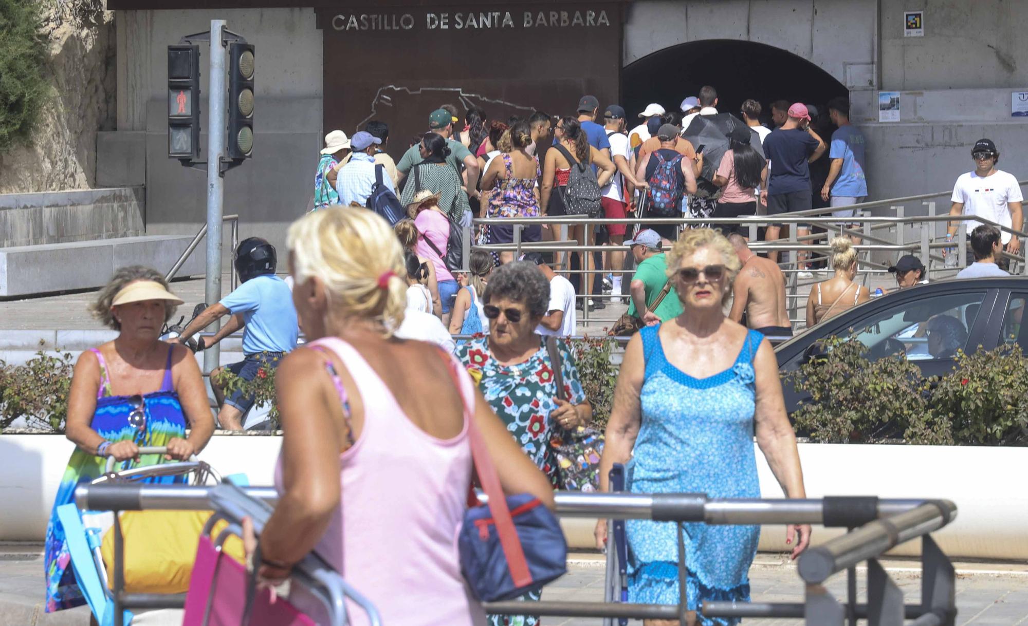 Los Cruceristas Se Quejan De Las Obras En El Centro Y Las Colas Al Sol