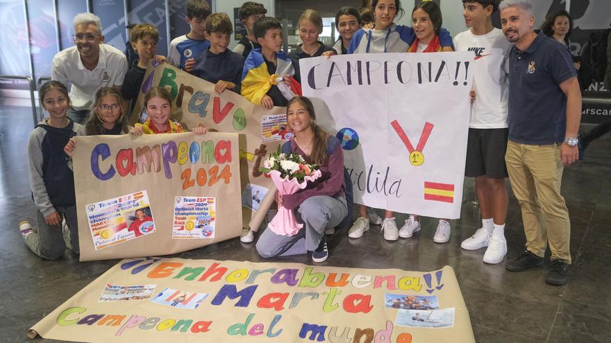 Honores para Marta Mansito, doble campeona del mundo de la clase Optimist de vela