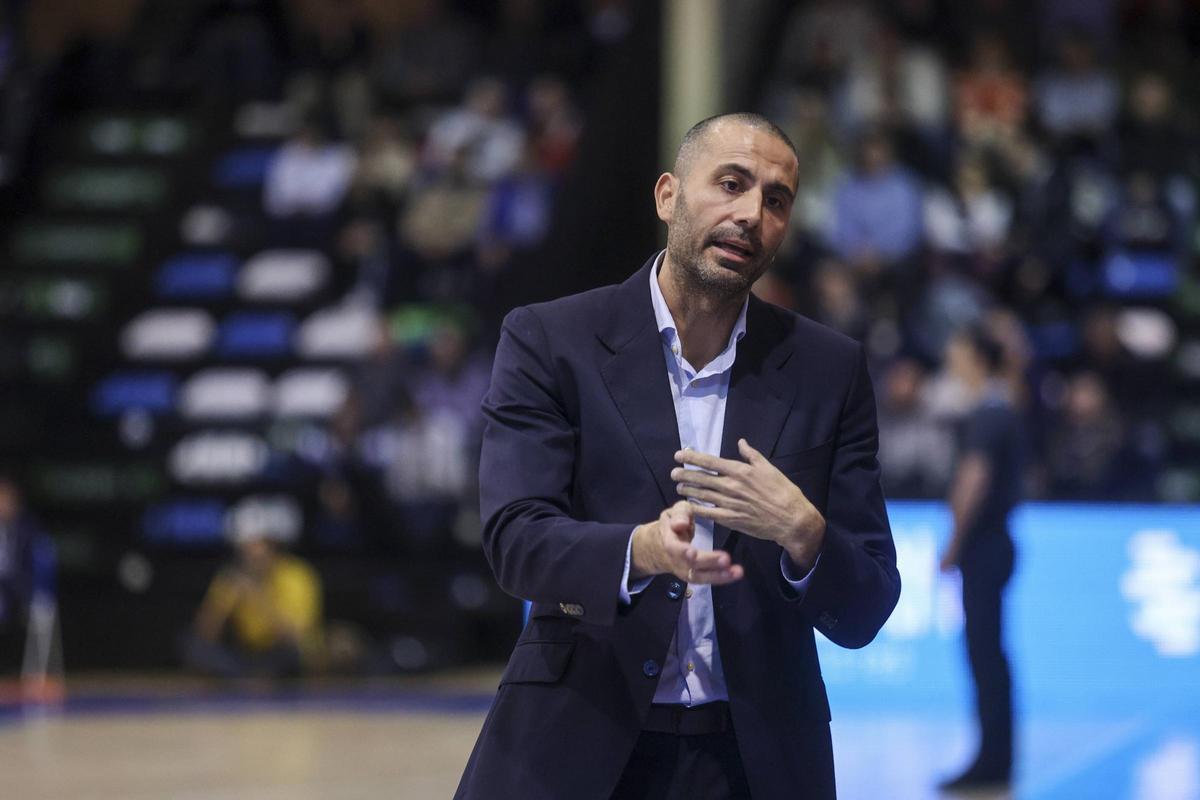 Javi Rodr Guez Entrenador Del Alimerka Oviedo Baloncesto Tras Ganar Al