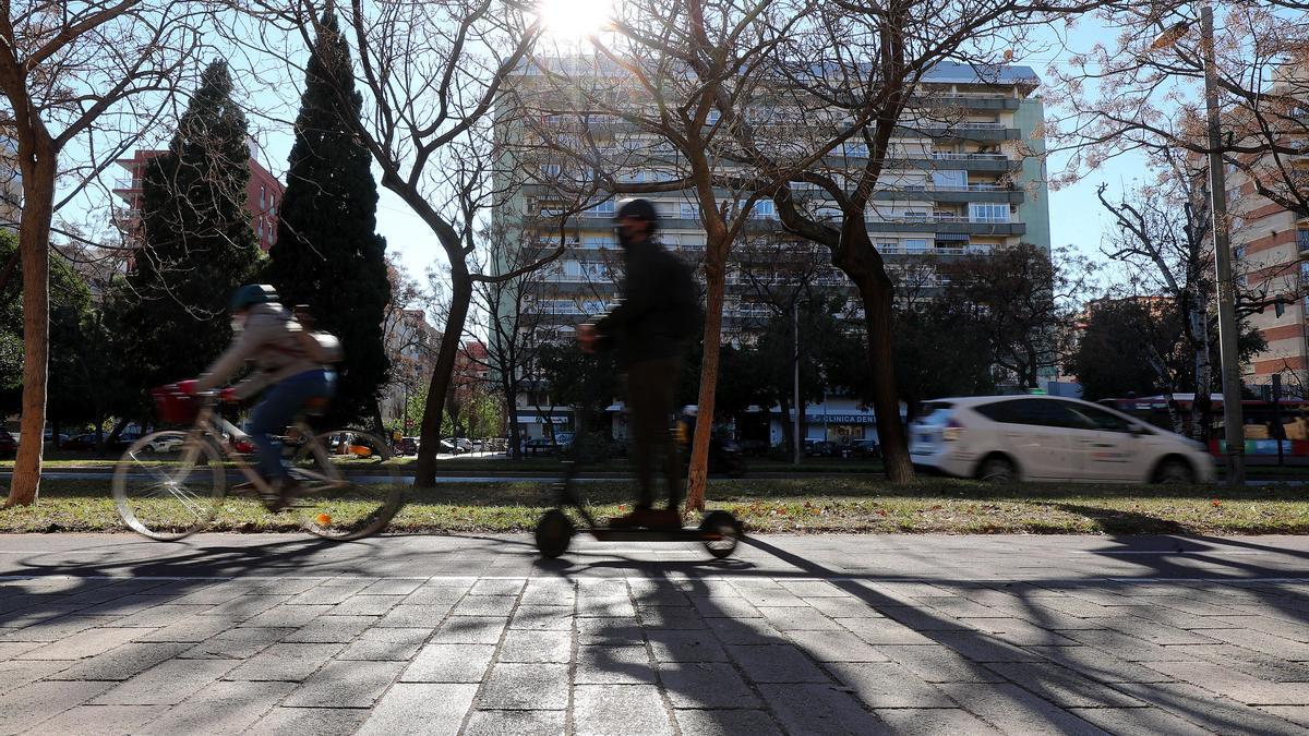 Valencia Herido El Conductor De Un Patinete Al Chocar Con Un Coche