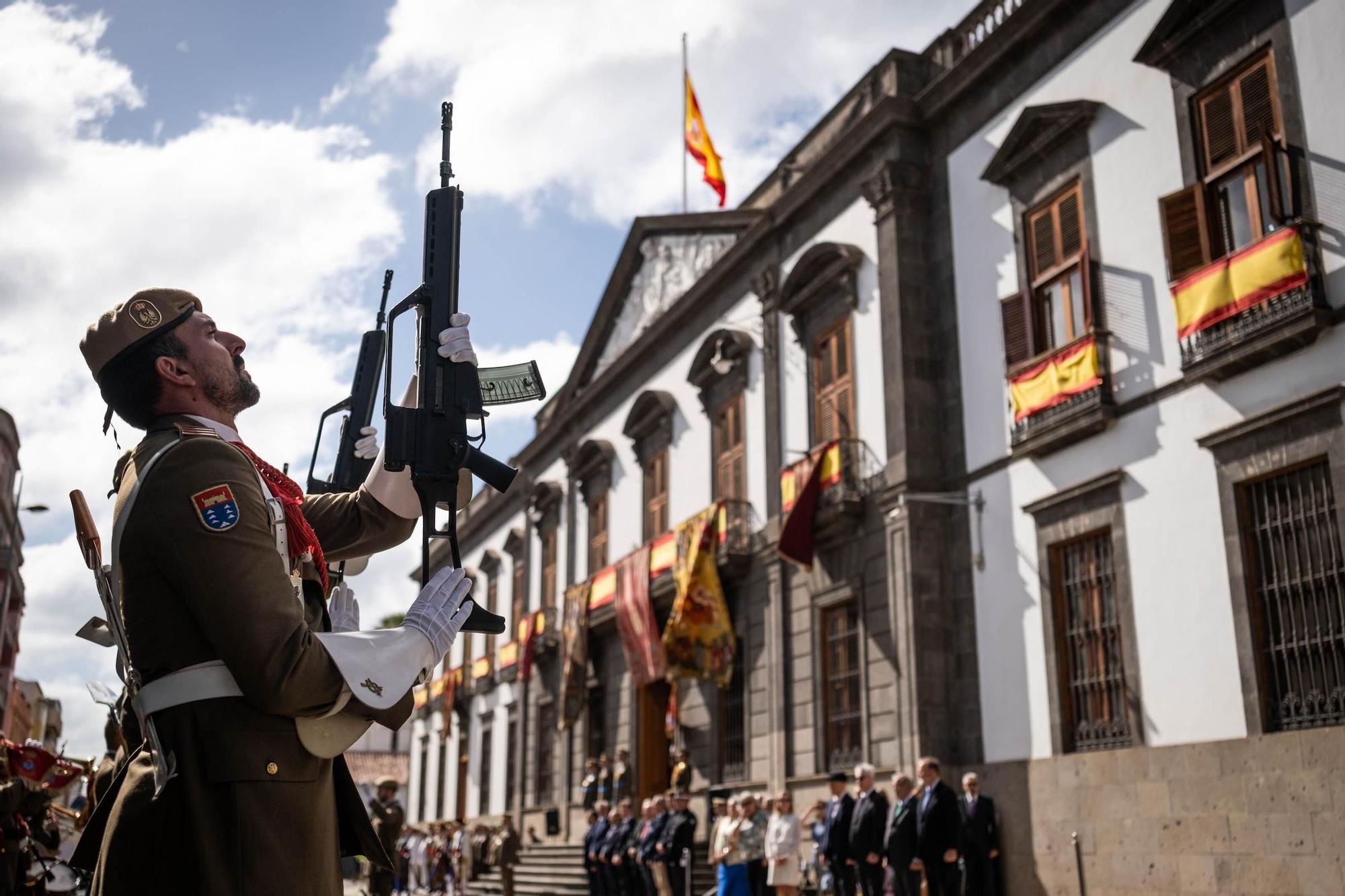 Fotos Solemne Izado De La Bandera Por El Aniversario De La