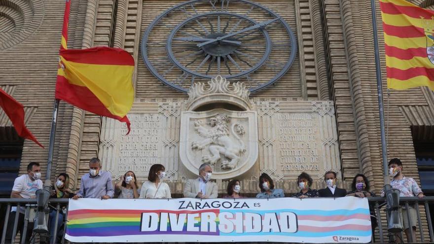 El Ayuntamiento De Zaragoza Retira La Pancarta Lgtbi De Su Balc N Tras