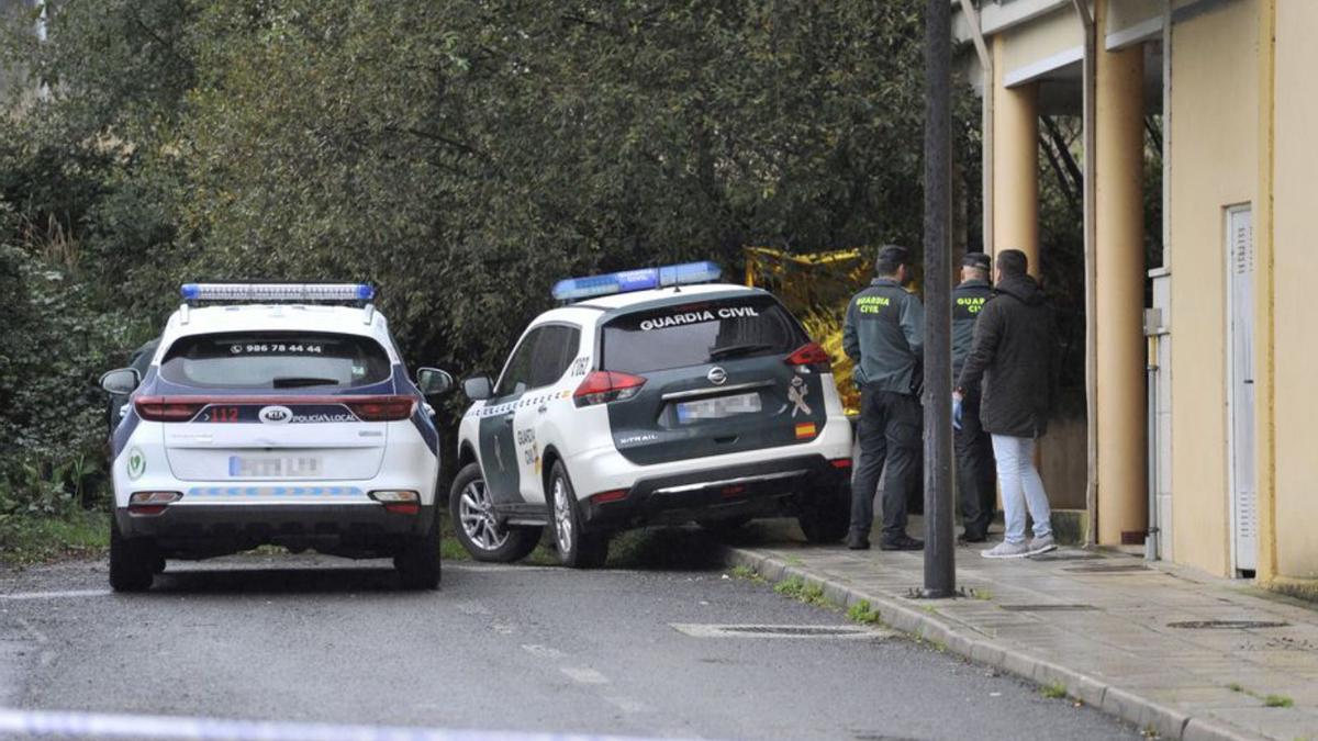 Encuentran a un hombre ahorcado en un árbol de la calle Otero Pedrayo