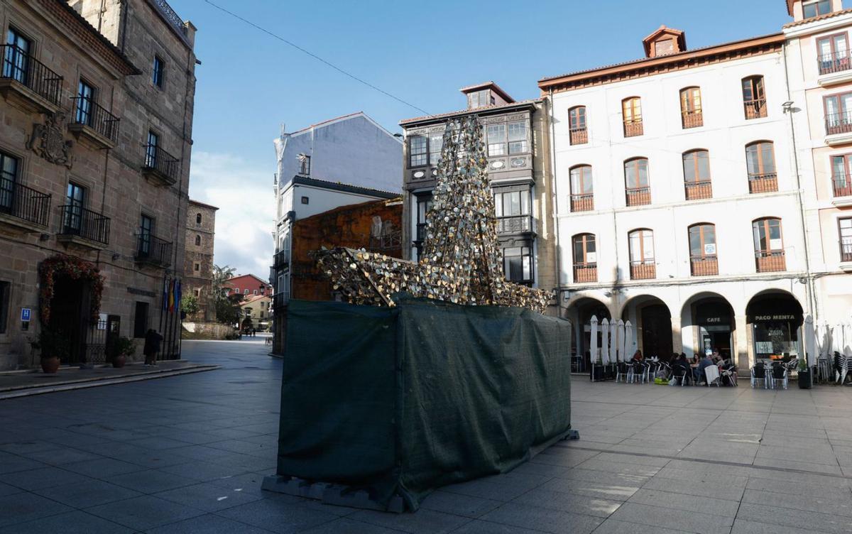 NAVIDAD EN AVILÉS La Navidad ya asoma en forma de estrella en el Parche