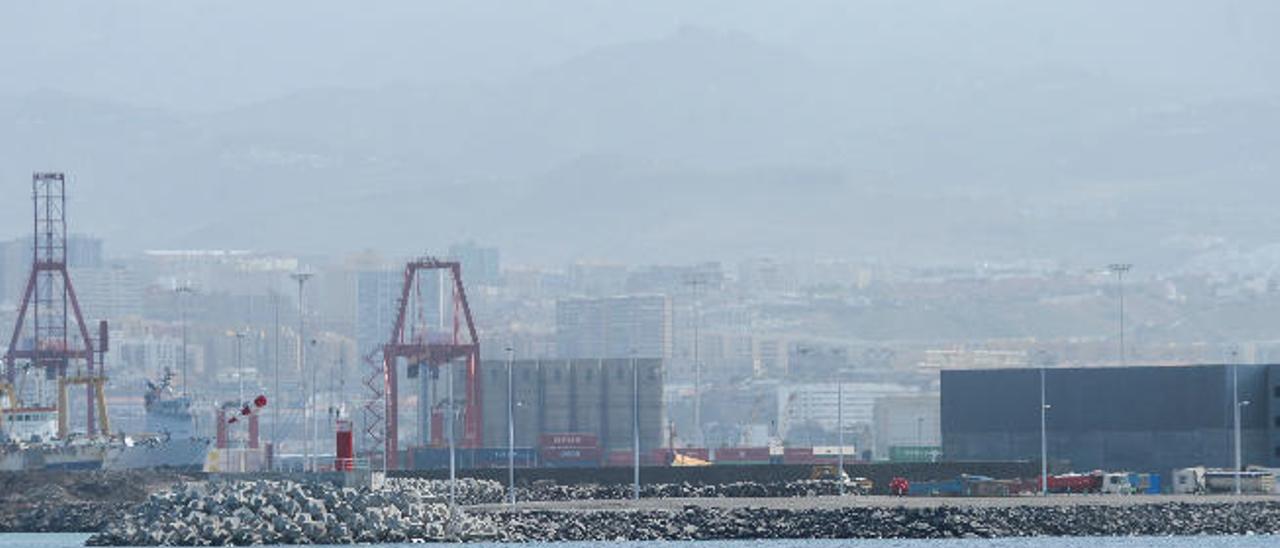 El Puerto finaliza la construcción del contradique sur de La Esfinge