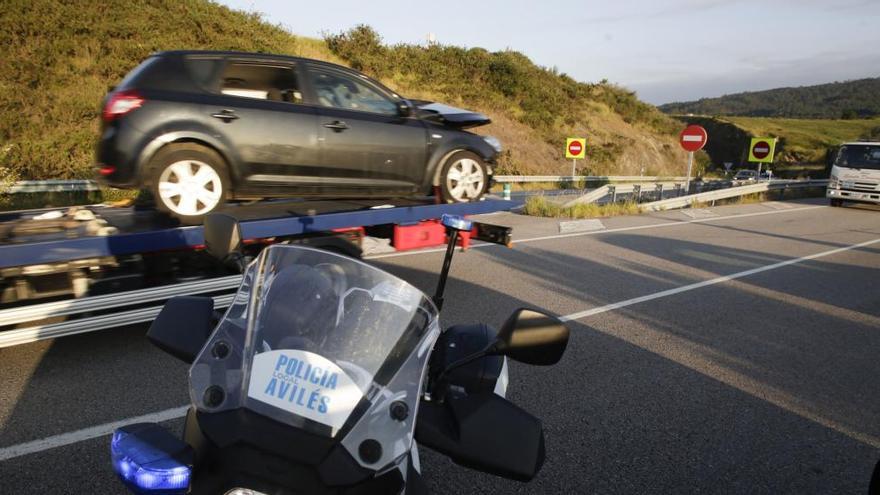 Cinco heridos, uno grave,  tras un accidente en el acceso a Avilés desde la autovía