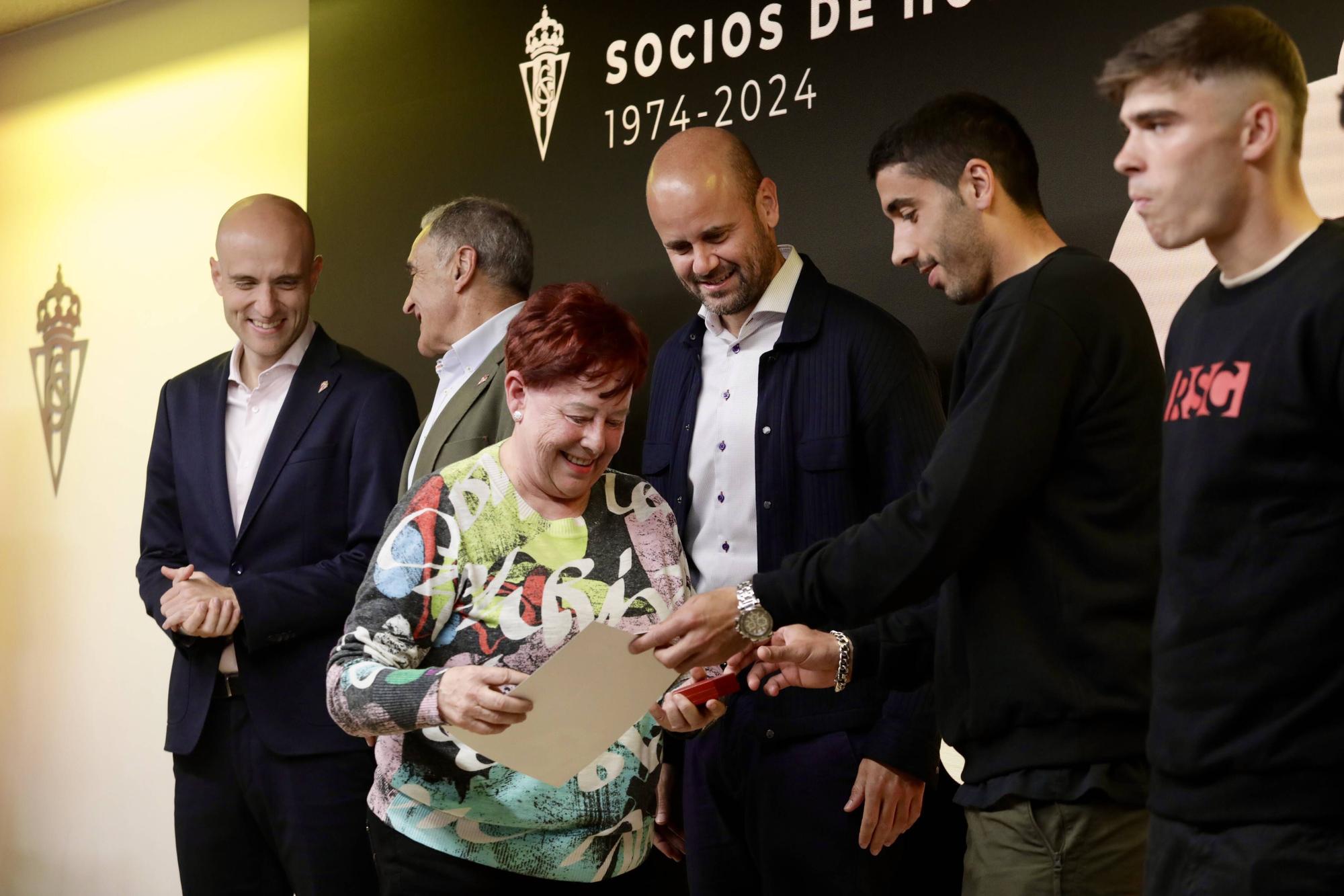 Acto de socios de Honor en El Molinón.