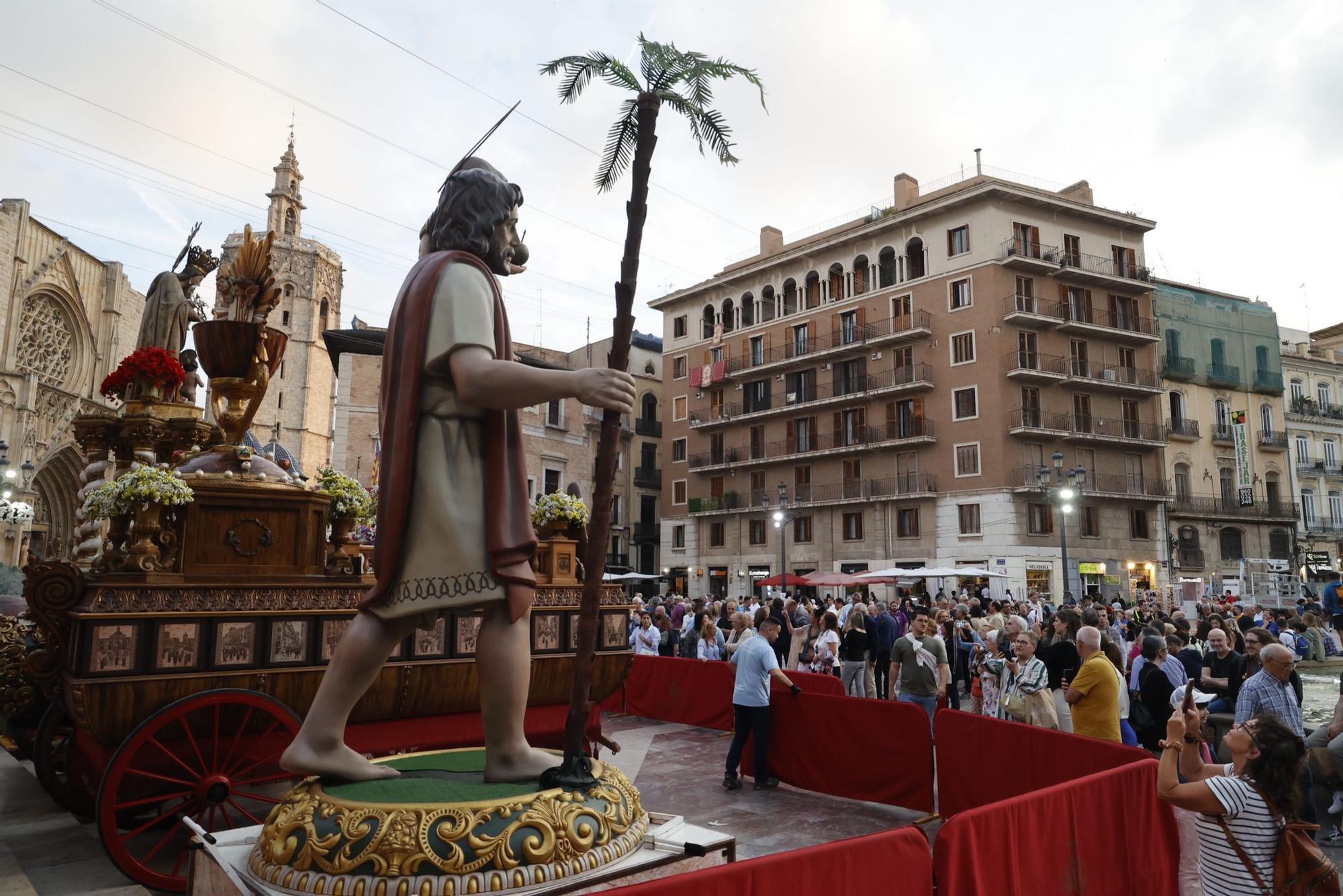 Así ha sido el traslado de las Rocas del Corpus a la Plaza de la Virgen