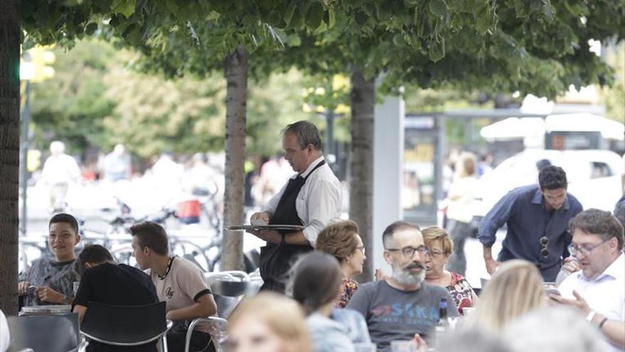 La subida salarial media se estancó el año pasado en Aragón en el 1,6%