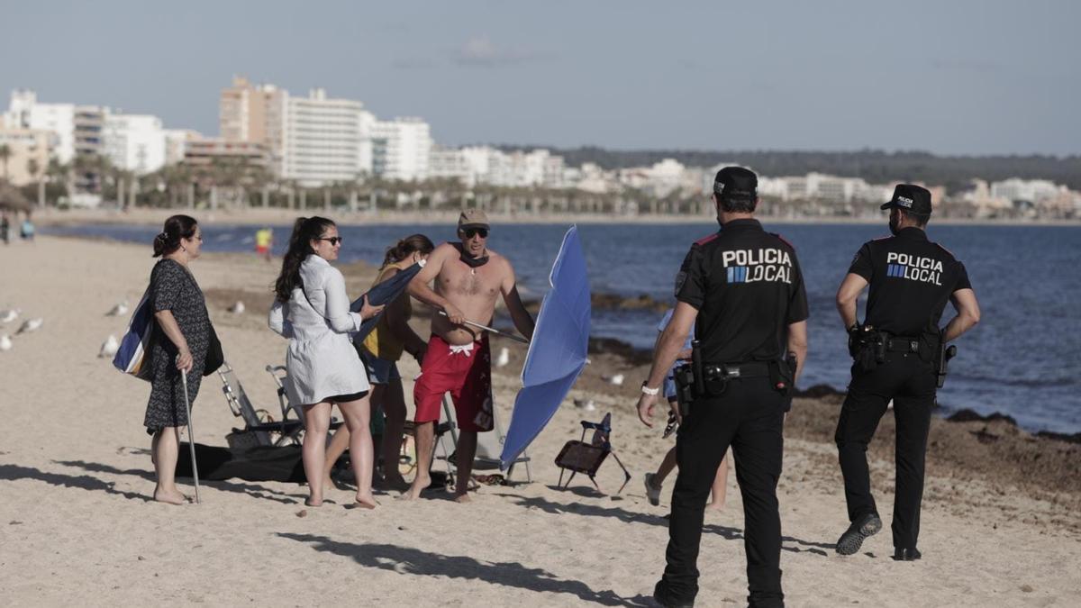 La Policía Local cierra las playas de Palma