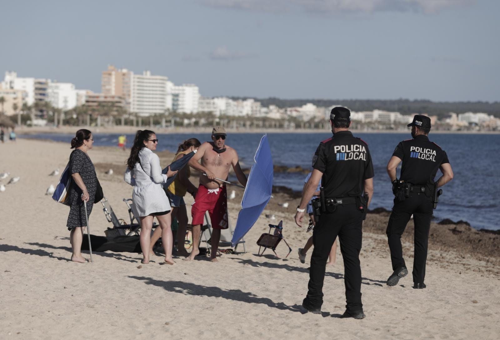 La Policía Local cierra las playas de Palma