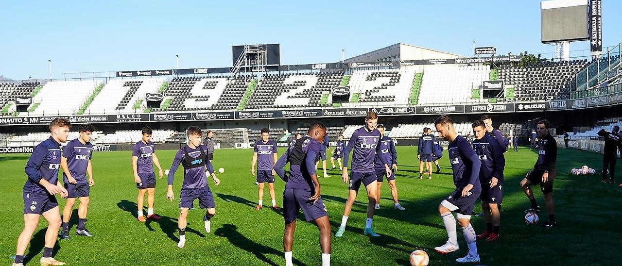 Los jugadores del Castellón trabajaron la pasada semana en las instalaciones de Castalia para seguir su preparación.