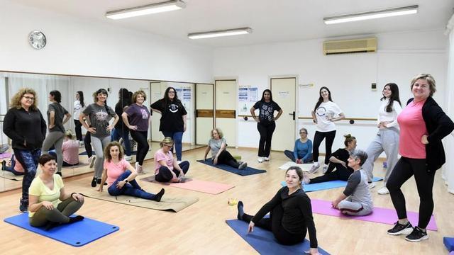Socias del Centro de la Mujer Carmen Conde durante una de las actividades.