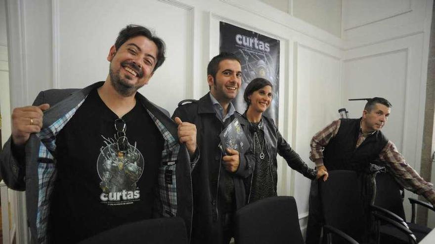 Luis Miguel Rosales, Xosé Leal, Sonia Outón y Antonio Castro, del Liceo Casino, en la presentación. // I.A.
