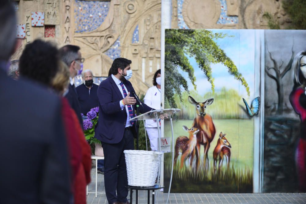 Homenaje a las víctimas de la violencia machista en la Asamblea Regional