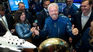 Richard Branson s’avança a Jeff Bezos i viatja a l’espai aquest diumenge