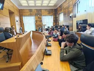 Así fue la visita de los estudiantes de Vegadeo al Ayuntamiento de Siero