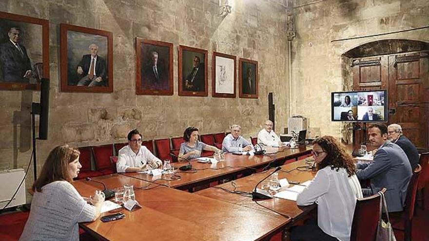 Reunión entre Govern y agentes sociales en la que se presentó la ayuda para los autónomos.