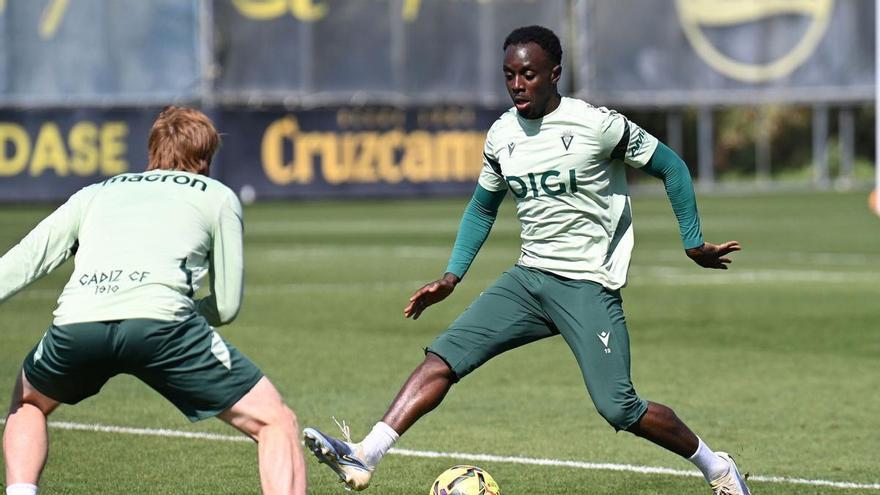 De rechazar al Córdoba CF a pelear por evitar un segundo descenso consecutivo: la paradoja de Diarra en Cádiz