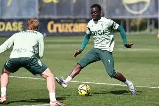 De rechazar al Córdoba CF a pelear por evitar un segundo descenso consecutivo: la paradoja de Diarra en Cádiz