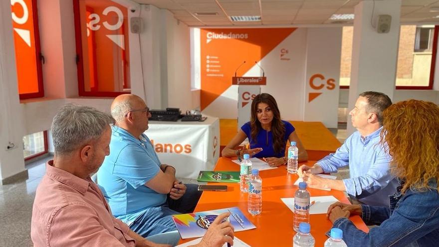 La candidata de Ciudadanos (Cs) por Málaga, Nuria Rodríguez, durante el encuentro que ha mantenido con representantes policiales de Jusapol