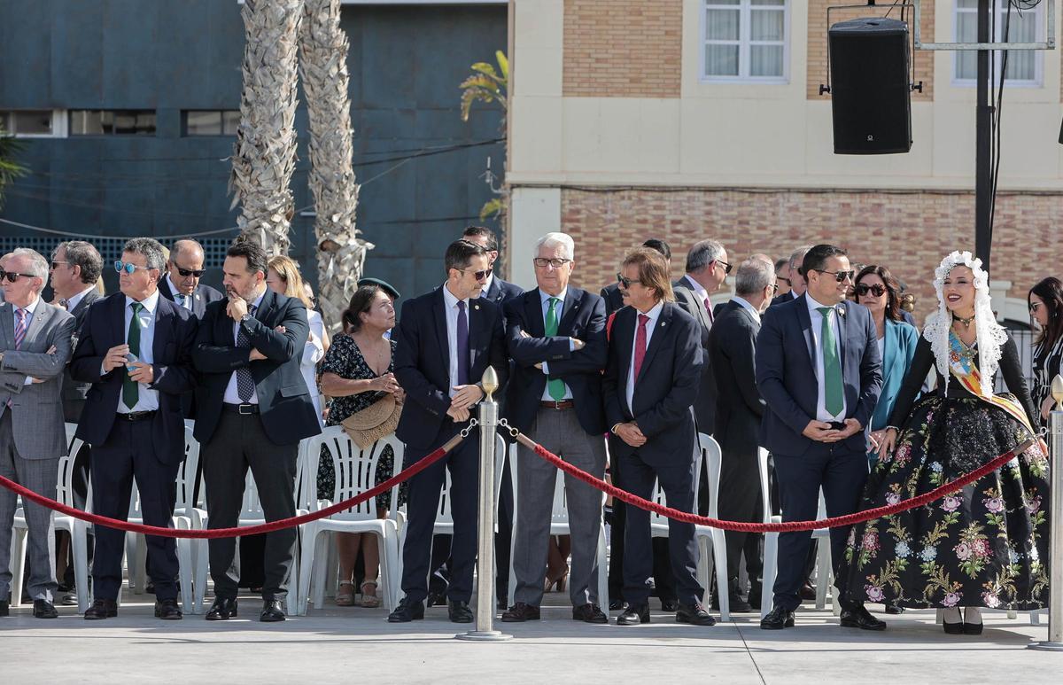La Guardia Civil de Alicante celebra en el Puerto el día de su Patrona con entrega de condecoraciones