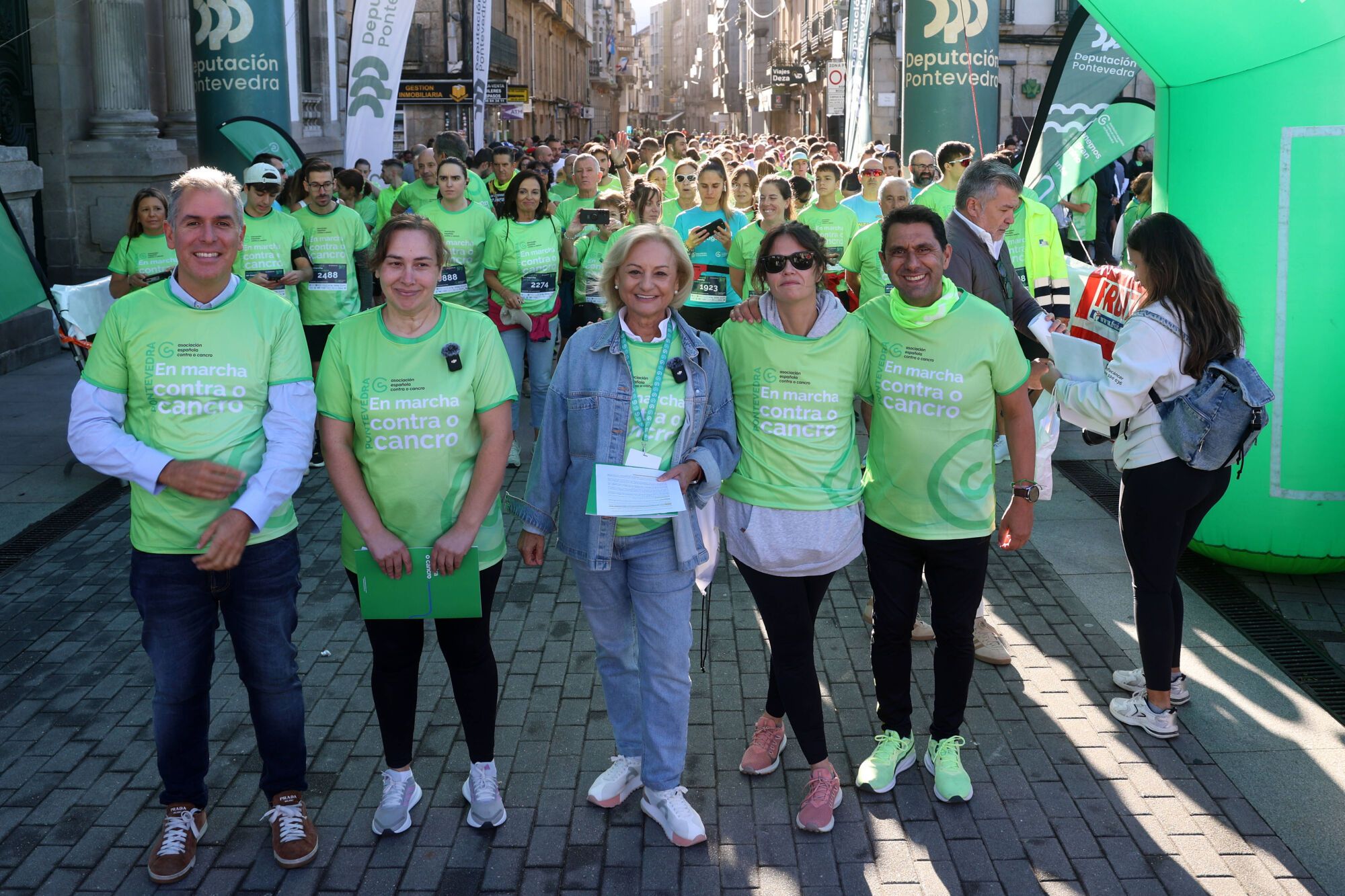 Dos mil setecientos participantes convirtieron la Marcha contra el cáncer de Pontevedra en la más multitudinaria de Galicia