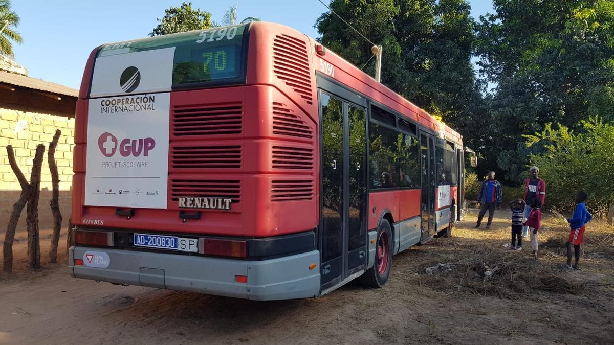 Uno de los autobuses de la EMT València donados a Senegal.