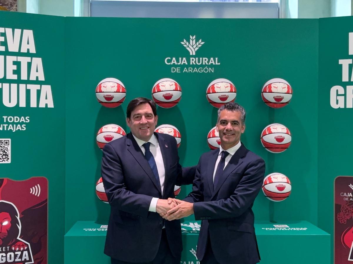 Reynaldo Benito, presidente de Basket Zaragoza, y Luis Ignacio Lucas, director general de Caja Rural de Aragón