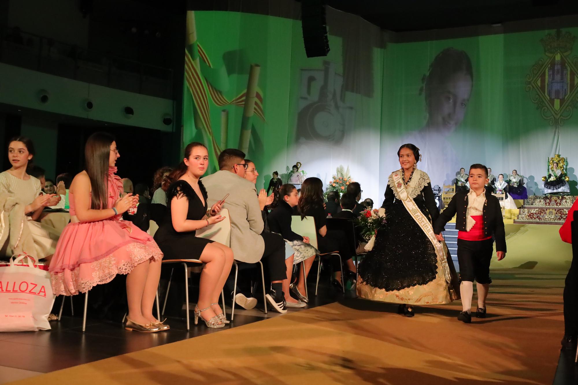 Galania a la reina infantil de las fiestas de la Magdalena