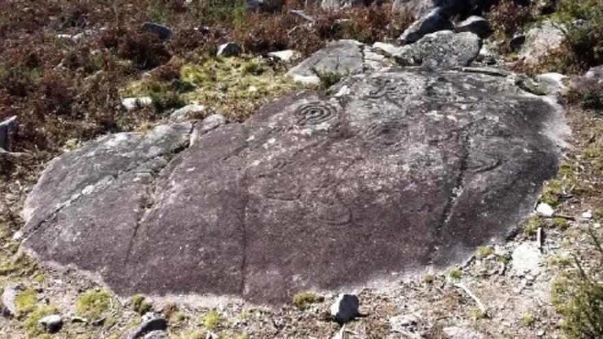 Petroglifo de Laxe dos Cebros en Cerdedo-Cotobade.