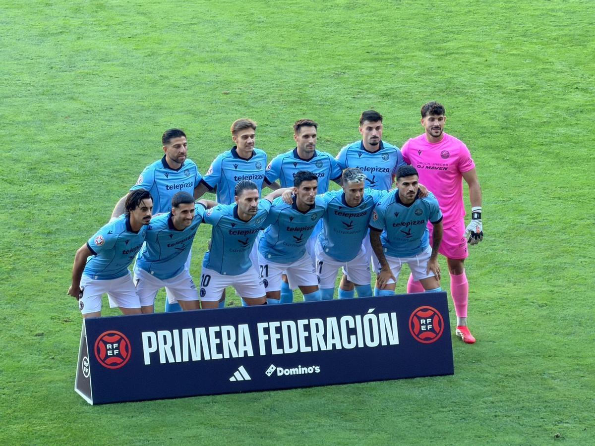 Primer once inicial del Extremadura en Primera Federación.