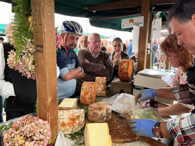 El gamonéu del puerto vuelve a batir récords en Cangas de Onís: se pagó a 50 euros el kilo