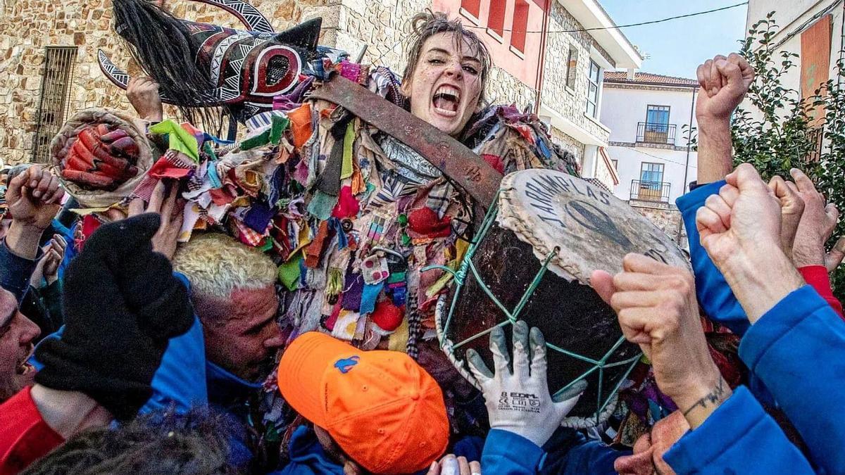 La piornalega María Hernando se quita la máscara tras vivir una jornada inolvidable.