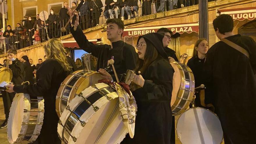 Pequeños y jóvenes participaron en el acto, que estrenaba el Interés Turístico Internacional.  | M. FERNÁNDEZ