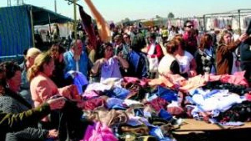 Los vendedores de los mercadillos se movilizan contra su traslado a El Nevero