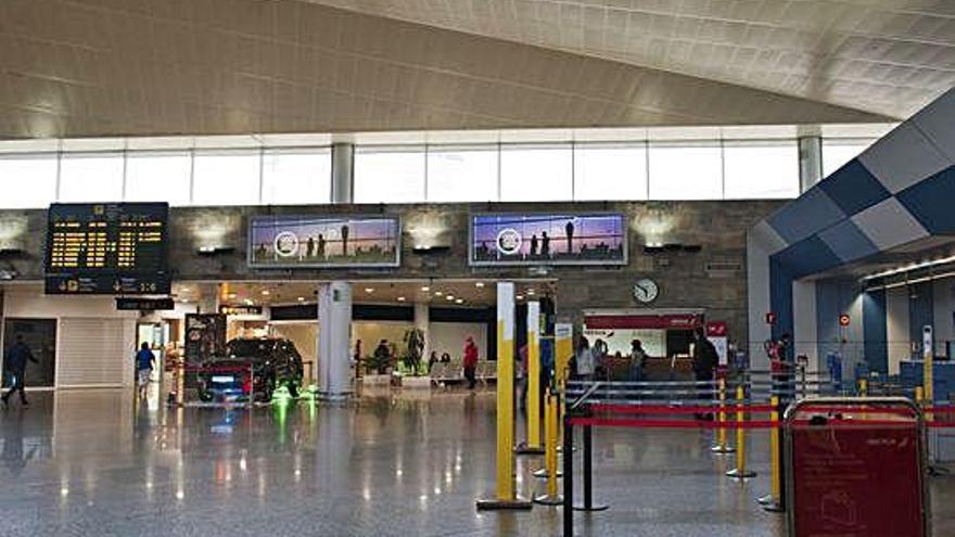 Instalaciones del aeropuerto de Alvedro.