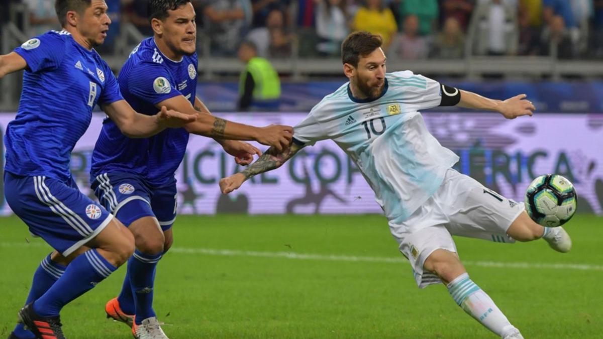 Pese a los esfuerzos de Messi, la selección de Argentina aún no encuentra su mejor juego