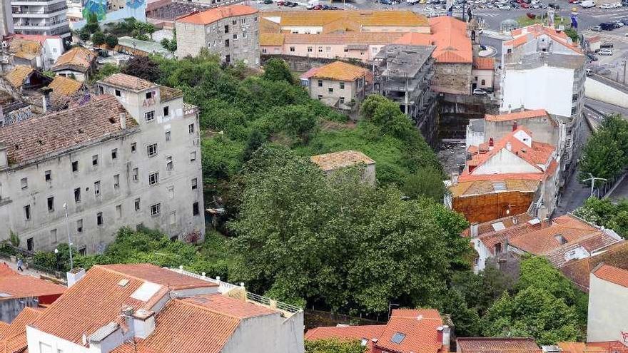 Vista aérea del ámbito de Barrio do Cura con numerosas construcciones abandonadas. // Marta G. Brea