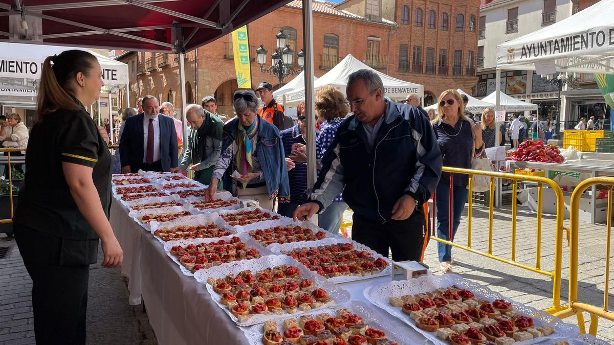 El Parador Fernando II ha ofrecido la habitual degustación de pimientos asados.