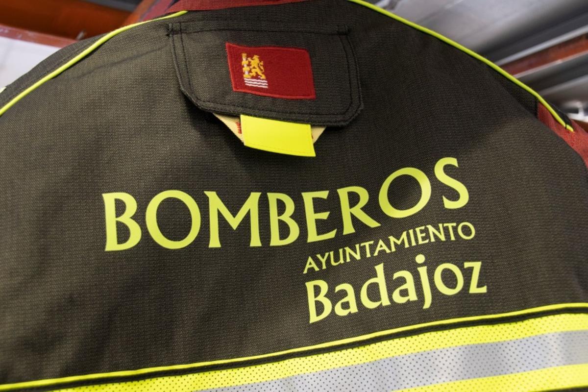 Traje de los Bomberos del Ayuntamiento de Badajoz.