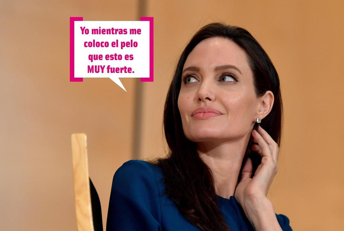 Angelina Jolie durante una charla solidaria