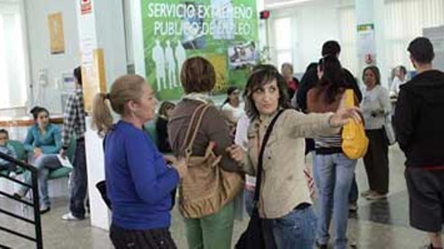 El paro sube en 3.239 personas en Extremadura