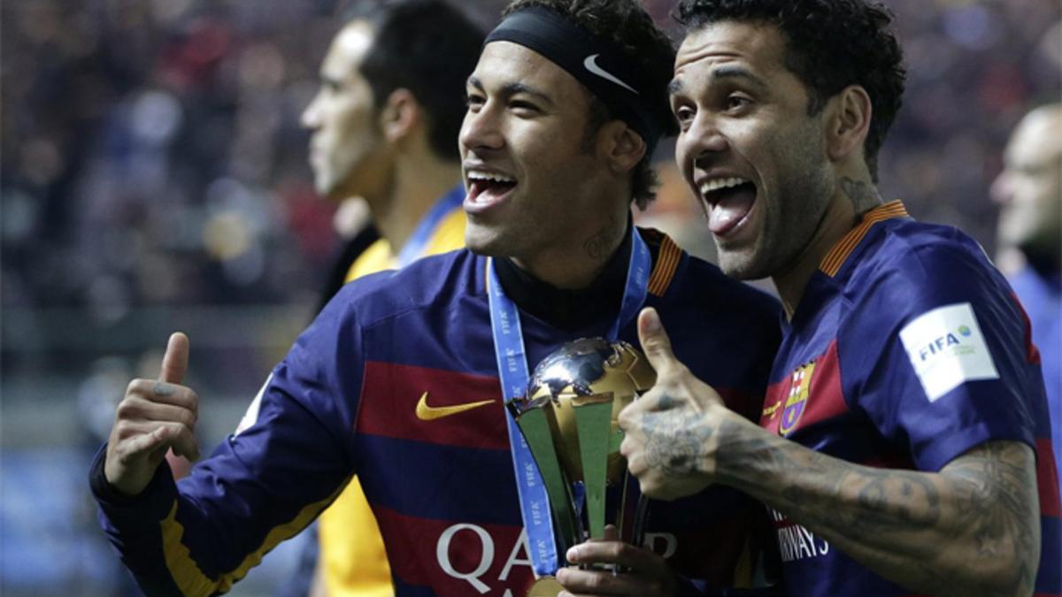 Neymar y Alves, en una imagen de archivo tras ganar el Mundial de Clubes