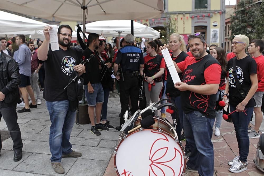 Componentes de la Banda de Gaitas Villa de Xixón