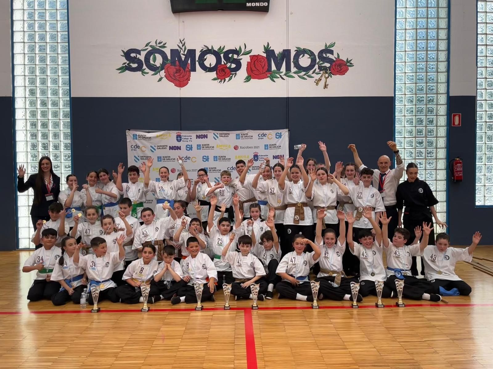 Equipo del Kung-fu Zen que participó en el provincial de Mos