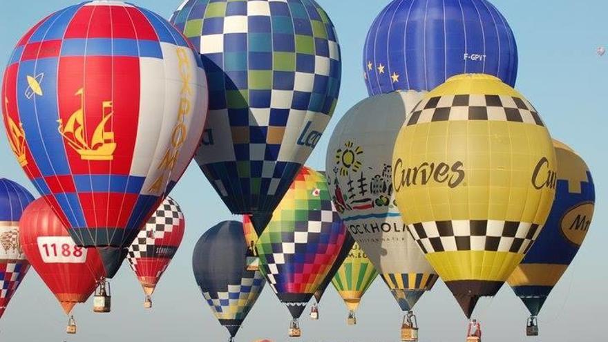 En la isla se puede contratar un paseo en globo, por ejemplo.