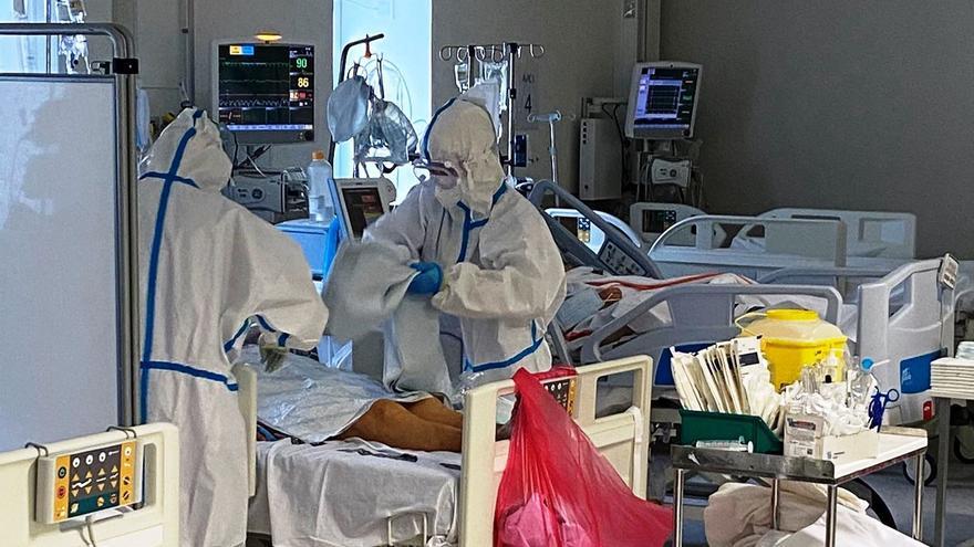 El hospital de Gandia, sin pacientes covid en la UCI casi un año después