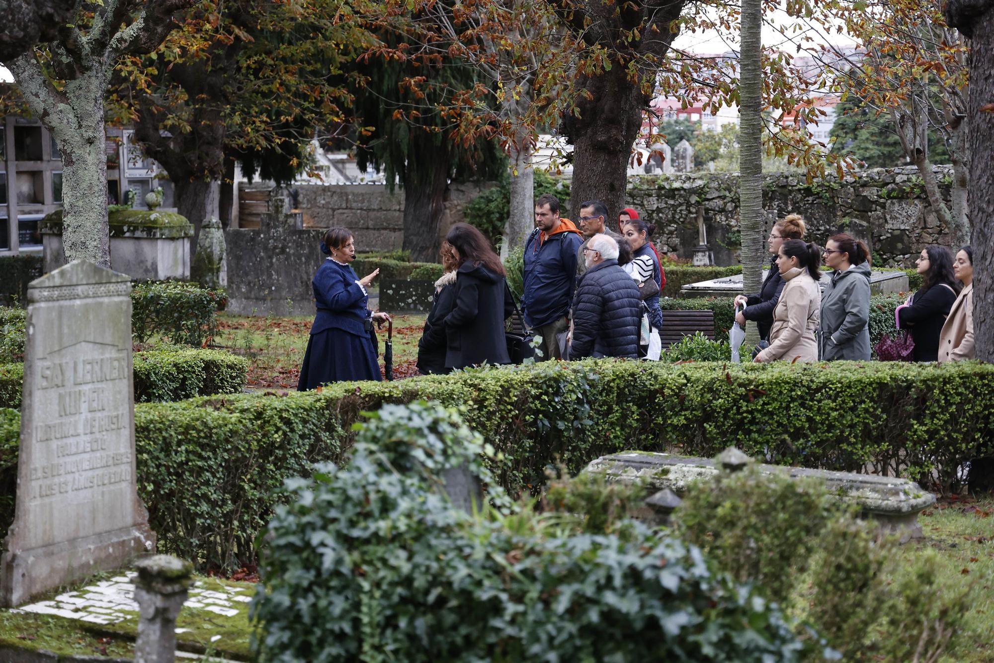 Recorremos el cementerio de Pereiró con Cachamuiña, Concepción Arenal e Irene Ceballos