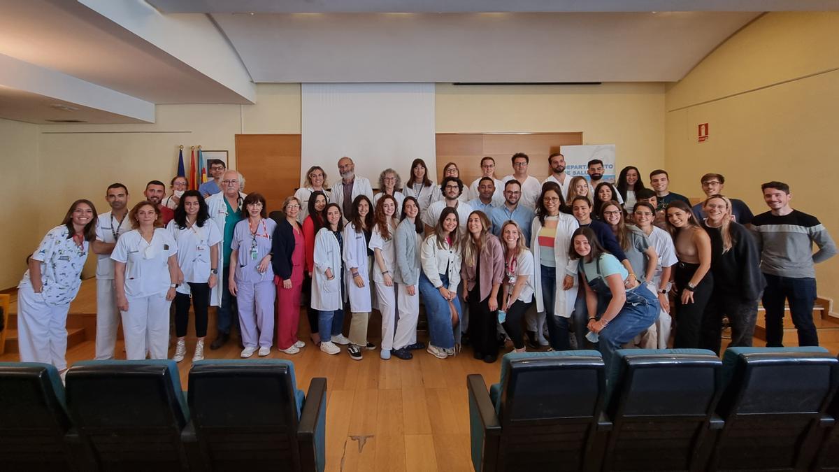 El acto de bienvenida a los nuevos médicos residentes del Departamento de Salud de Elda.